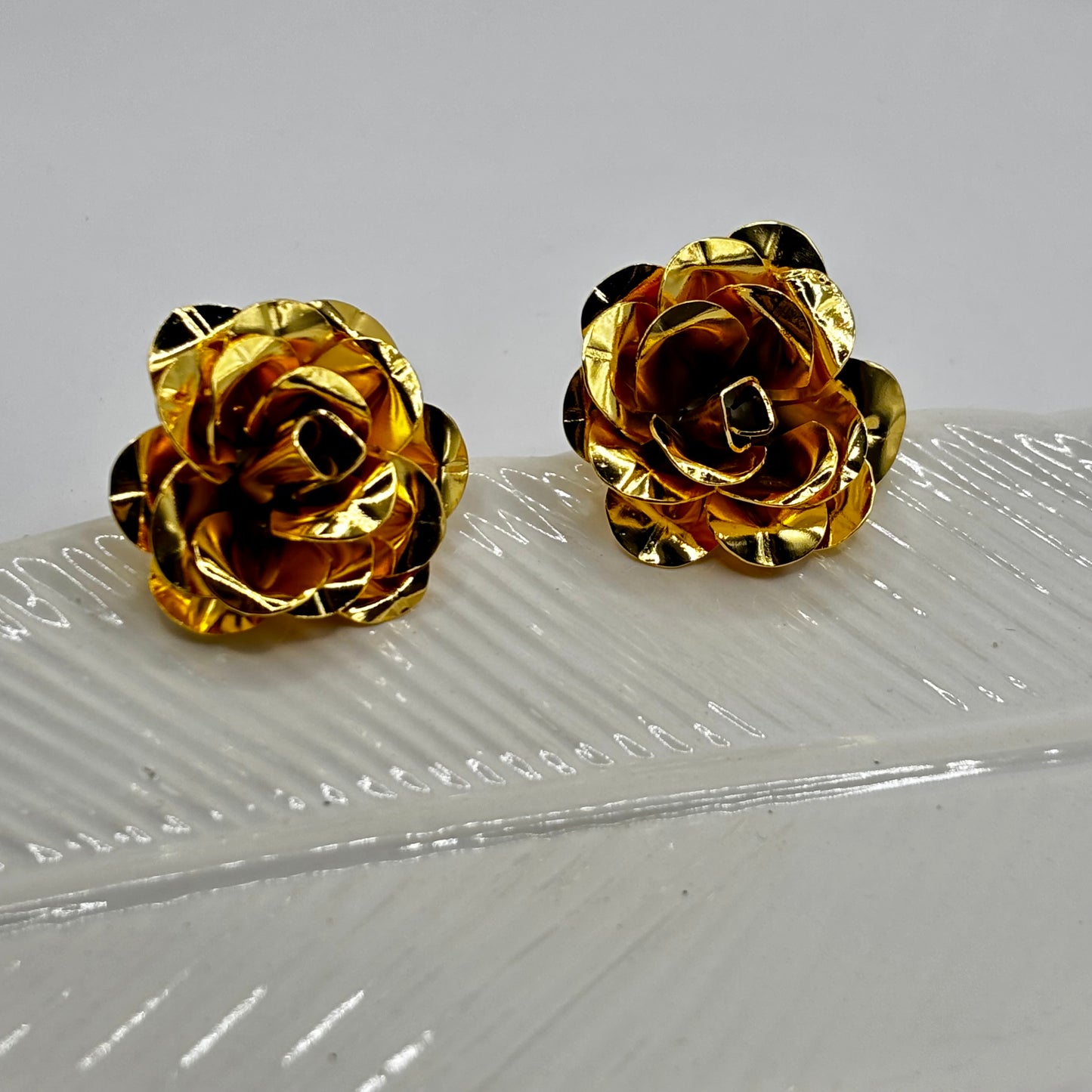 Elegant Rose-Shaped Earrings Handcrafted in Colombia – Timeless Artisan Jewelry