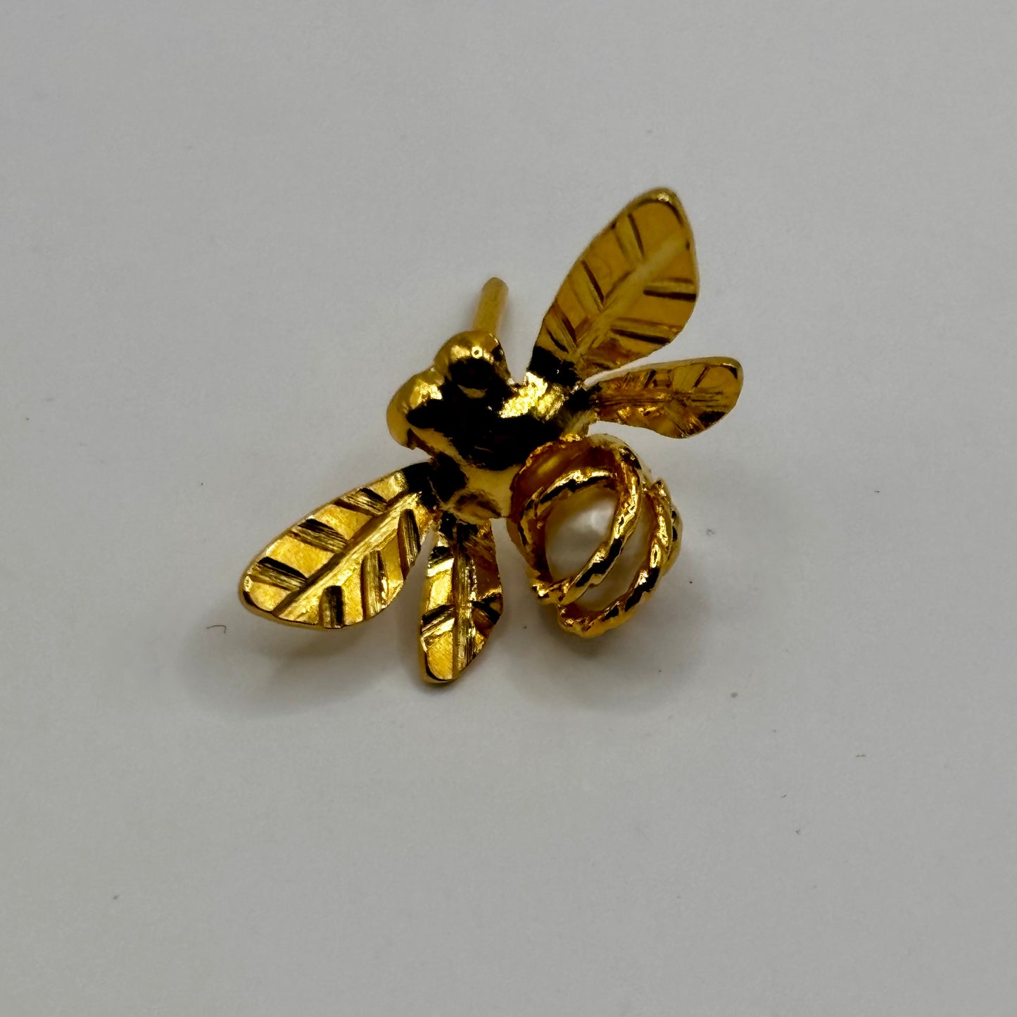 Boucles d'oreilles en forme d'abeille faites à la main