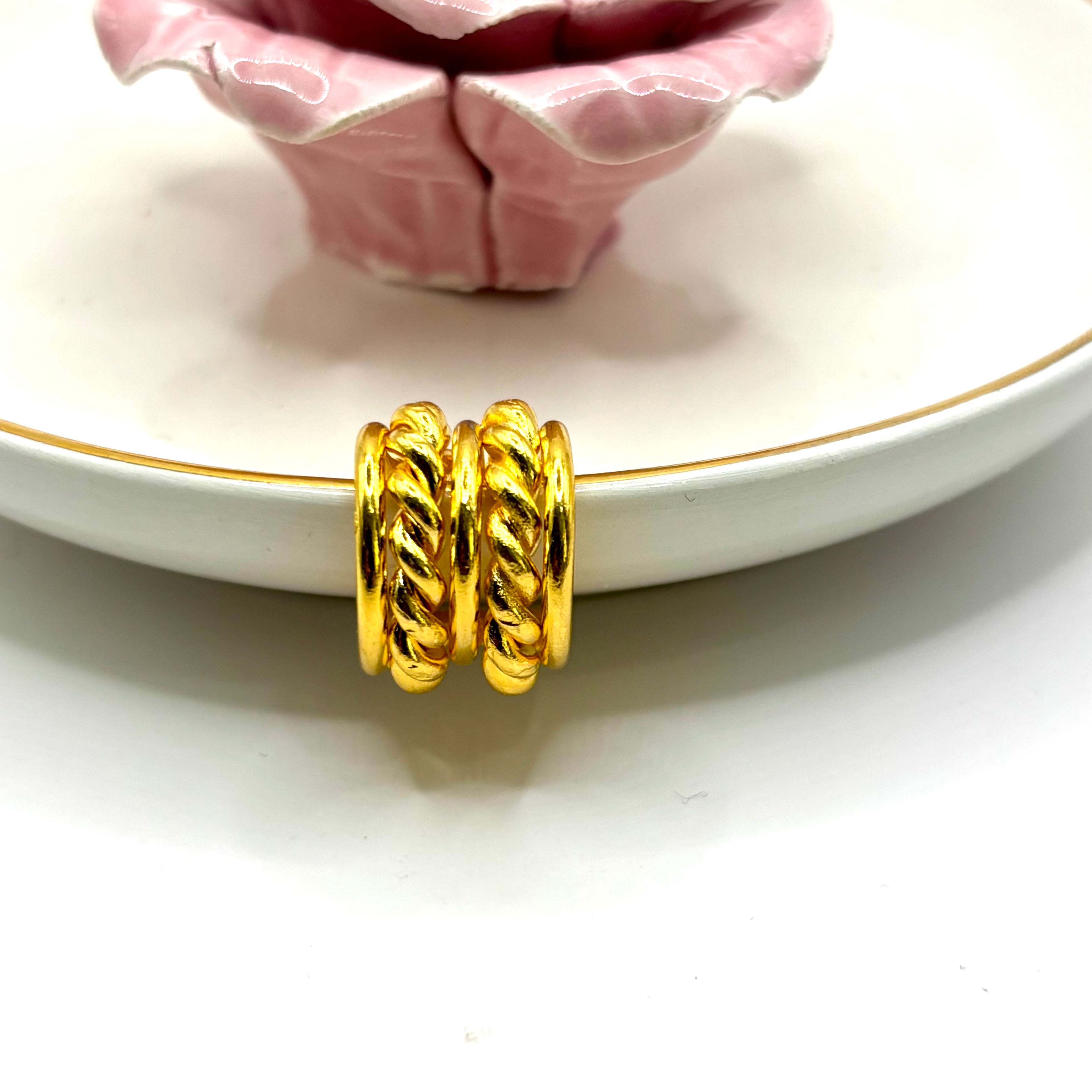 ✨ Chagit Ear Cuff ✨