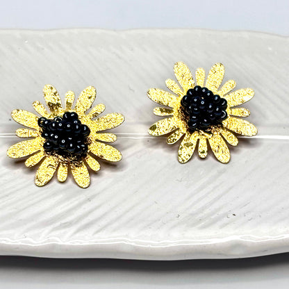 Bronze Flower Shape Earrings – Timeless Floral Jewelry with Vintage Charm